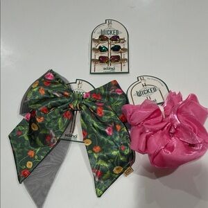 Scunci Floral Bow and Pink Scrunchie Set